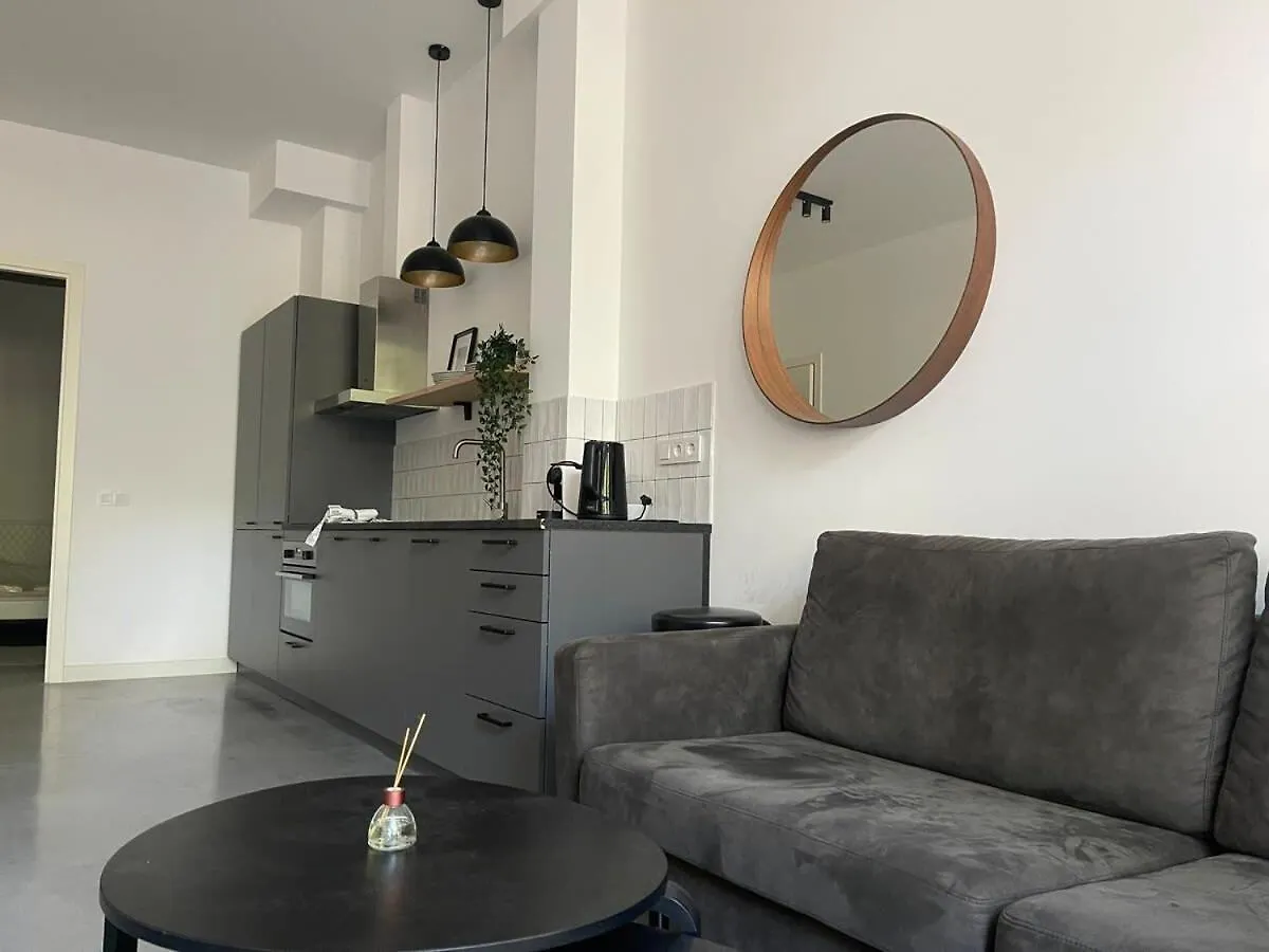 Stylish 2 Bedroom Serviced Apartment In Rotterdam