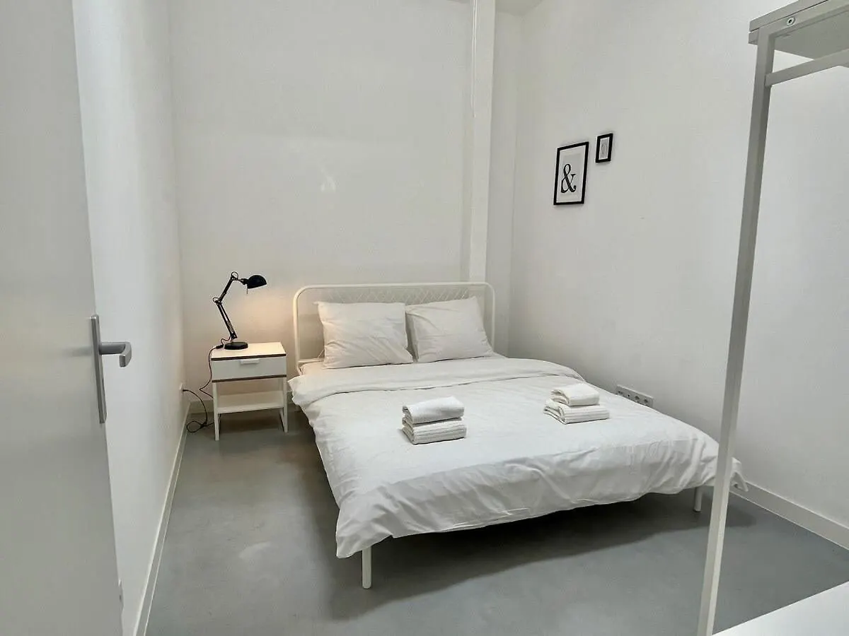 Stylish 2 Bedroom Serviced Apartment In Rotterdam