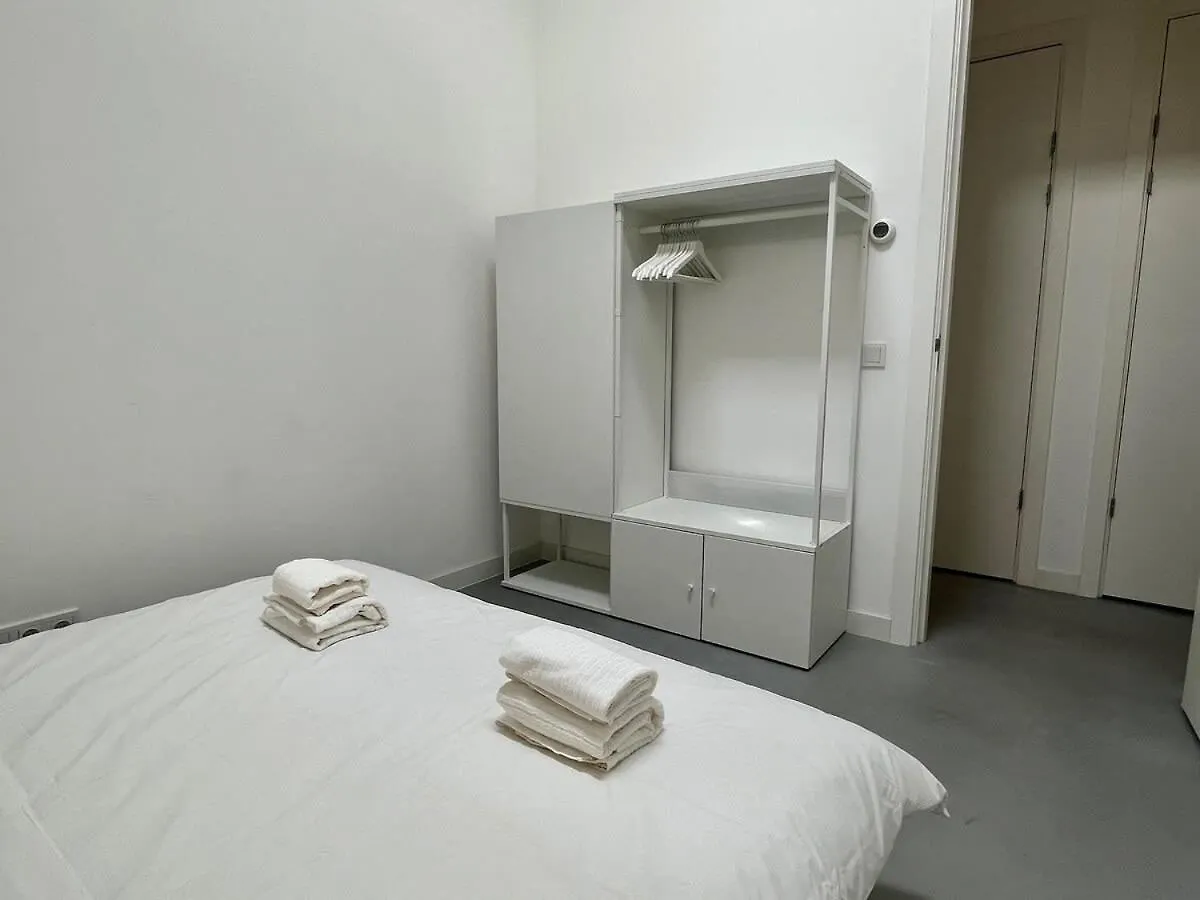 Stylish 2 Bedroom Serviced Apartment In Rotterdam